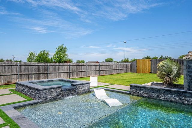 13317 NW 7th Court, Yukon, OK 73099