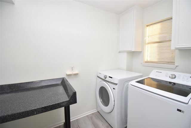 82 Harbor Lane, Kemah, TX 77565