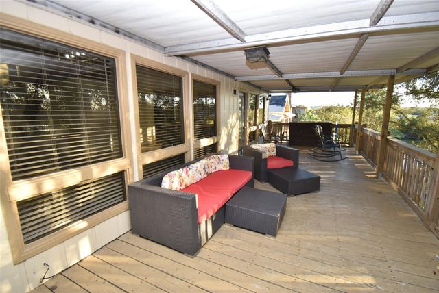 82 Harbor Lane, Kemah, TX 77565