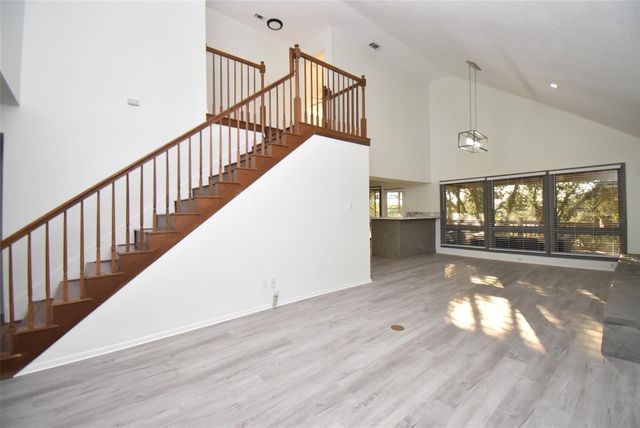 82 Harbor Lane, Kemah, TX 77565