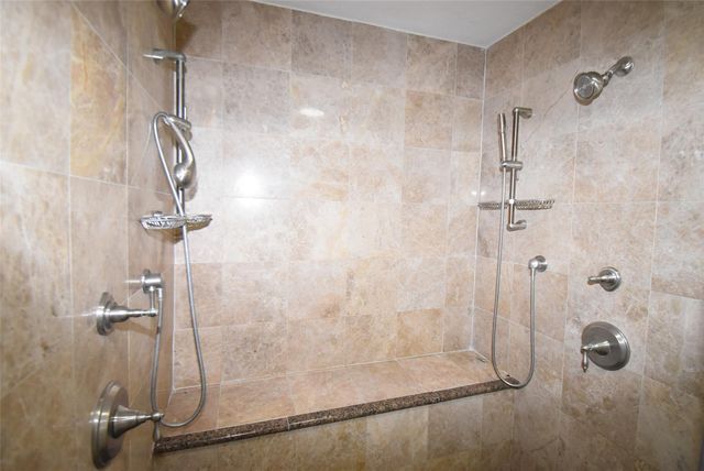 82 Harbor Lane, Kemah, TX 77565