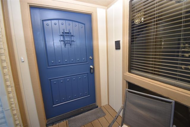 82 Harbor Lane, Kemah, TX 77565