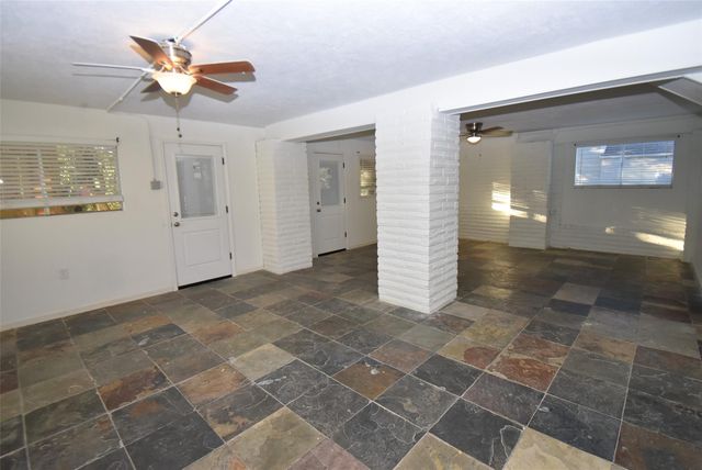 82 Harbor Lane, Kemah, TX 77565