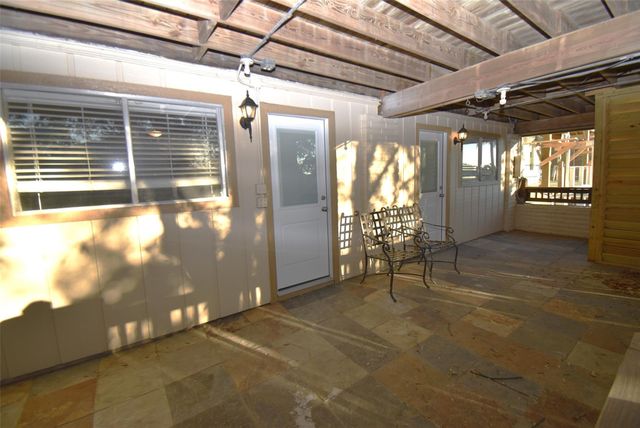 82 Harbor Lane, Kemah, TX 77565