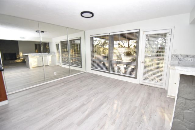 82 Harbor Lane, Kemah, TX 77565