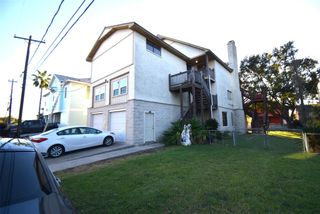 82 Harbor Lane, Kemah, TX 77565