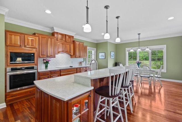 1240 Four Winds WAY, Hartland, WI 53029
