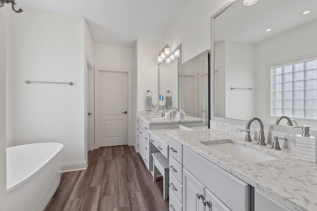 1240 Four Winds WAY, Hartland, WI 53029