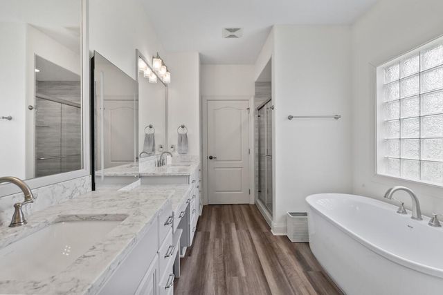 1240 Four Winds WAY, Hartland, WI 53029