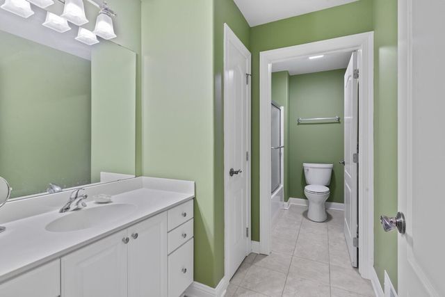 1240 Four Winds WAY, Hartland, WI 53029