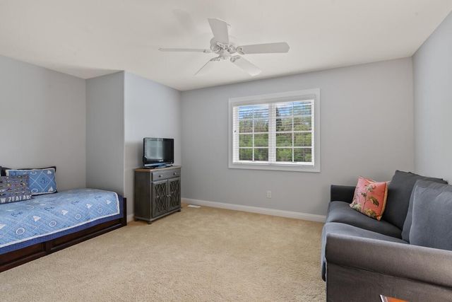 1240 Four Winds WAY, Hartland, WI 53029