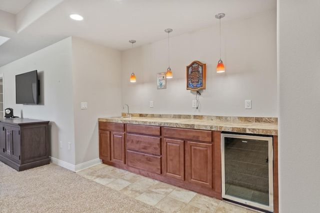 1240 Four Winds WAY, Hartland, WI 53029