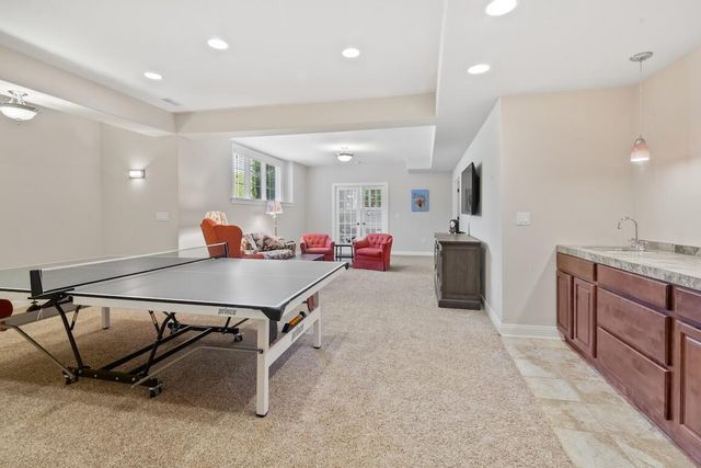 1240 Four Winds WAY, Hartland, WI 53029