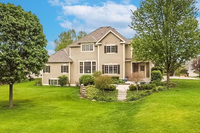 1240 Four Winds WAY, Hartland, WI 53029