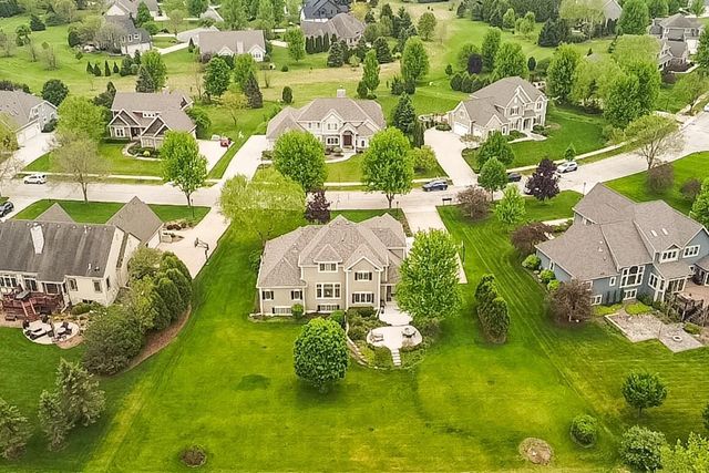1240 Four Winds WAY, Hartland, WI 53029