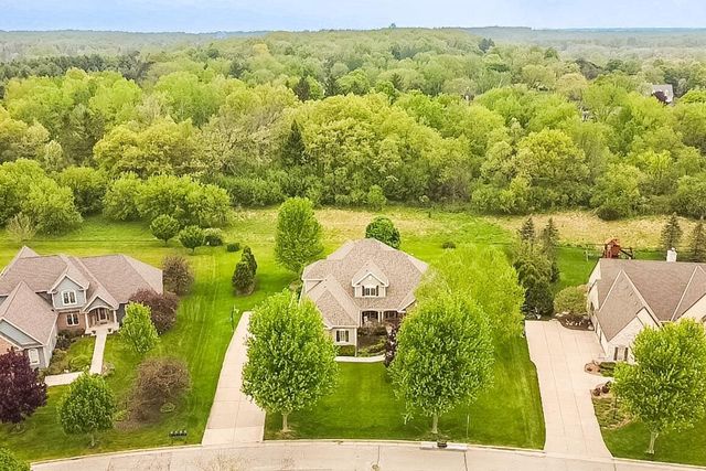 1240 Four Winds WAY, Hartland, WI 53029