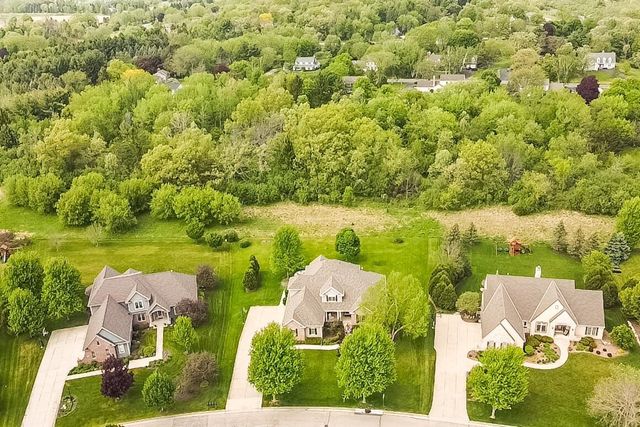 1240 Four Winds WAY, Hartland, WI 53029
