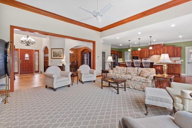 1240 Four Winds WAY, Hartland, WI 53029