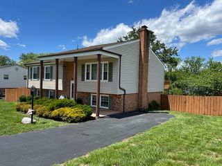 1878 Cranwell DR, Vinton, VA 24179