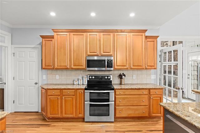 5111 Spiral Wood Drive, Clemmons, NC 27012