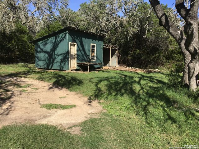 2805 River Bluff Cir, Pipe Creek, TX 78063