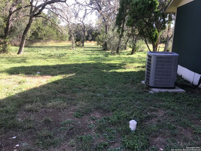 2805 River Bluff Cir, Pipe Creek, TX 78063
