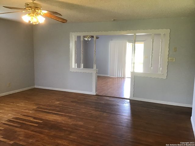 2805 River Bluff Cir, Pipe Creek, TX 78063