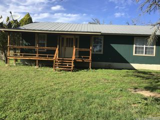 2805 River Bluff Cir, Pipe Creek, TX 78063