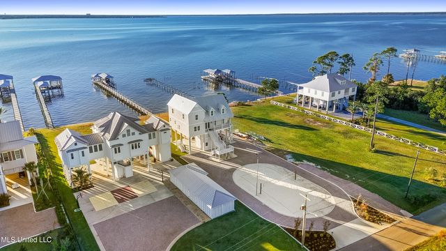 527 Sandy Hook Drive, Pass Christian, MS 39571