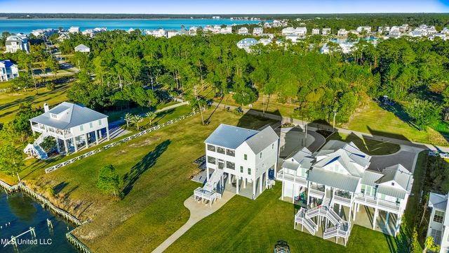 527 Sandy Hook Drive, Pass Christian, MS 39571