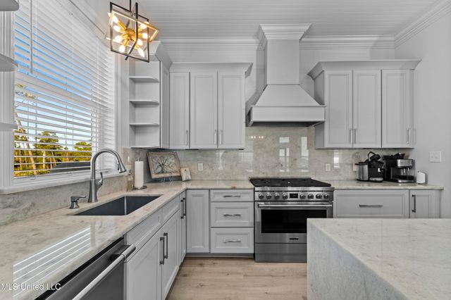 527 Sandy Hook Drive, Pass Christian, MS 39571