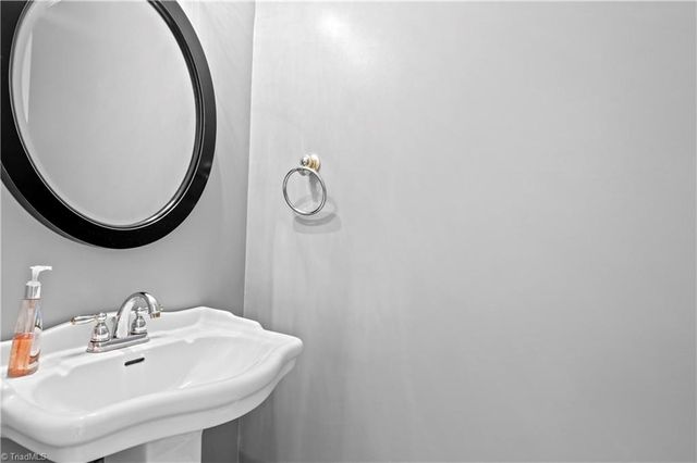 3138 Burke Mill Court, Winston-salem, NC 27103