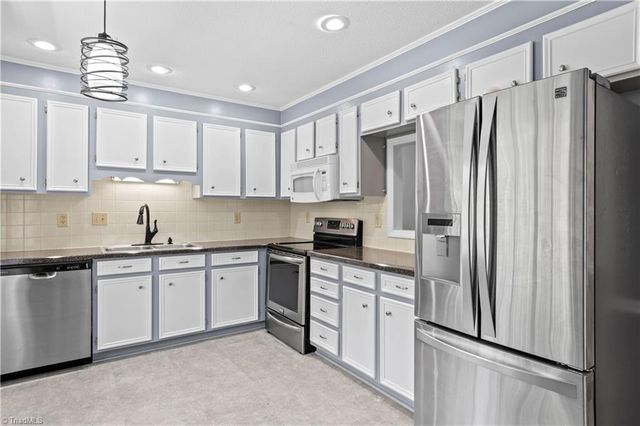 3138 Burke Mill Court, Winston-salem, NC 27103