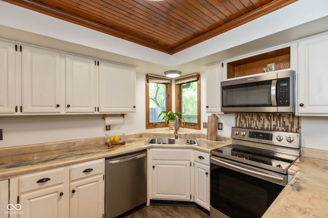 6 Marley Court, Whiteland, IN 46184