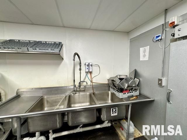 637 1ST Street, Silvis, IL 61282