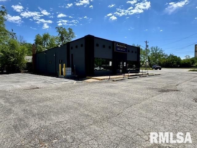 637 1ST Street, Silvis, IL 61282