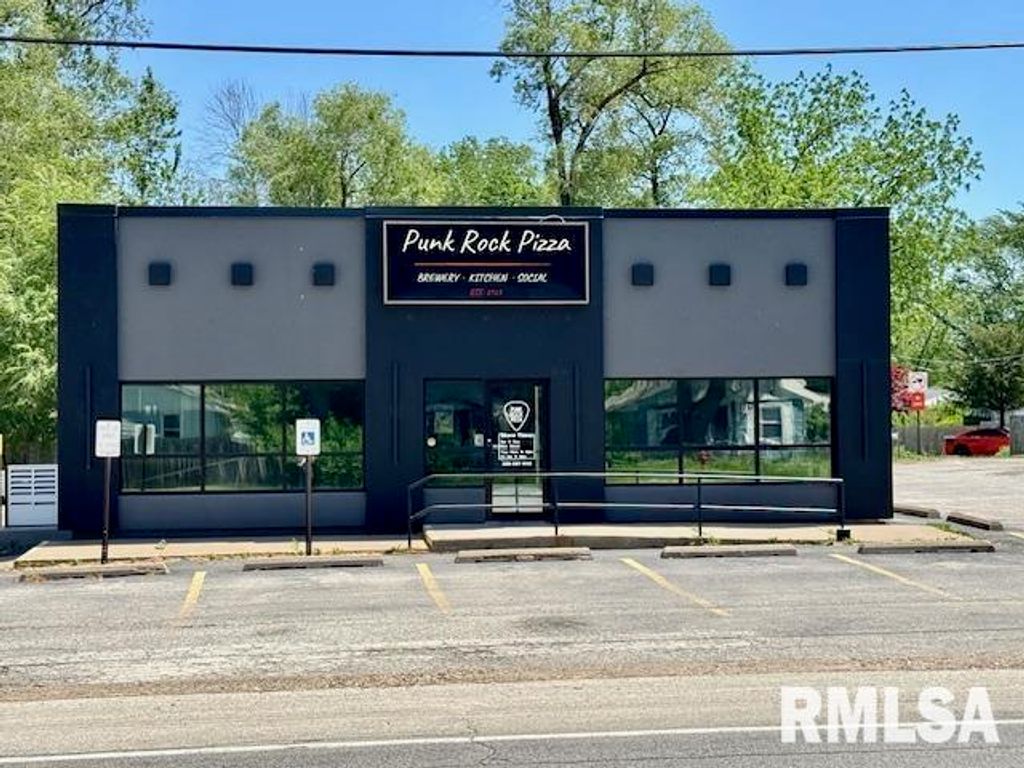 637 1ST Street, Silvis, IL 61282