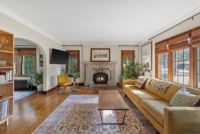 4914 N Woodburn STREET, Whitefish Bay, WI 53217