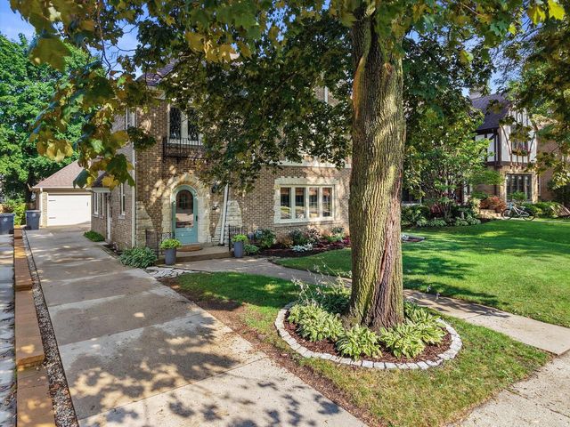 4914 N Woodburn STREET, Whitefish Bay, WI 53217