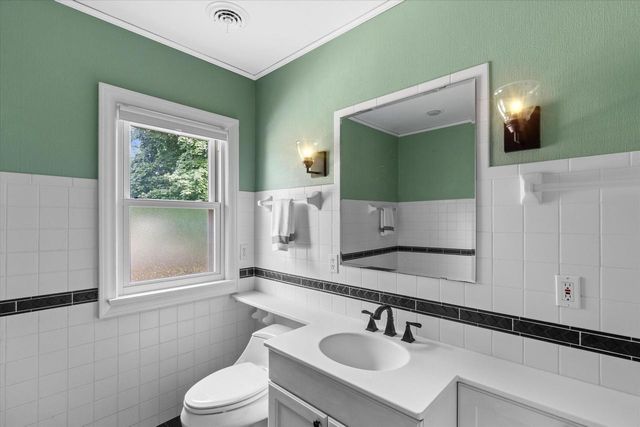 4914 N Woodburn STREET, Whitefish Bay, WI 53217