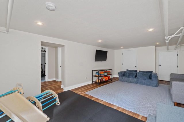 4914 N Woodburn STREET, Whitefish Bay, WI 53217