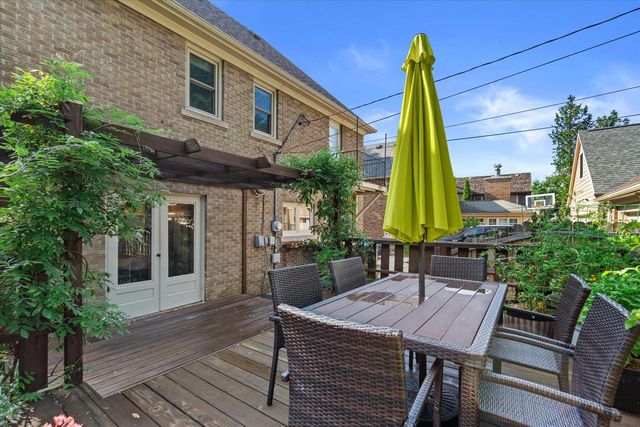 4914 N Woodburn STREET, Whitefish Bay, WI 53217