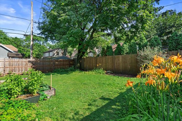 4914 N Woodburn STREET, Whitefish Bay, WI 53217