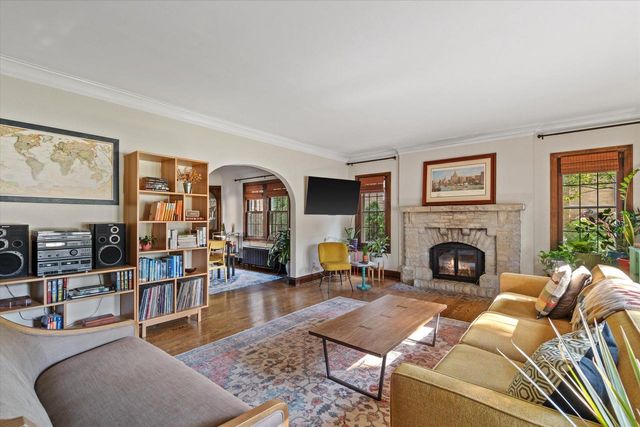 4914 N Woodburn STREET, Whitefish Bay, WI 53217
