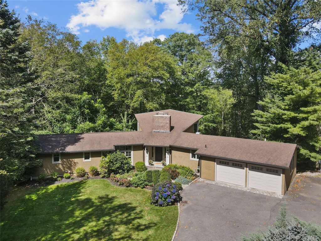 4 Yale Place, Armonk, NY 10504