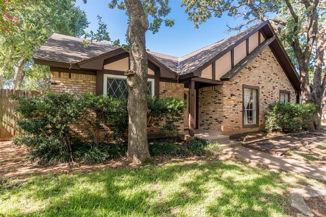 2500 High Oak Drive, Arlington, TX 76012