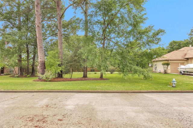 12645 Capricornus, Willis, TX 77318