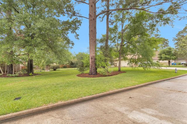 12645 Capricornus, Willis, TX 77318