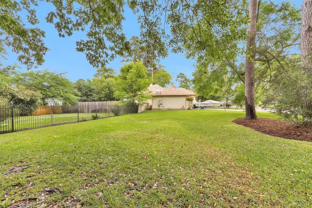 12645 Capricornus, Willis, TX 77318