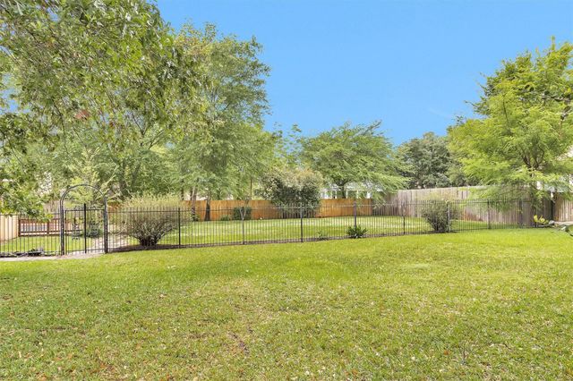 12645 Capricornus, Willis, TX 77318